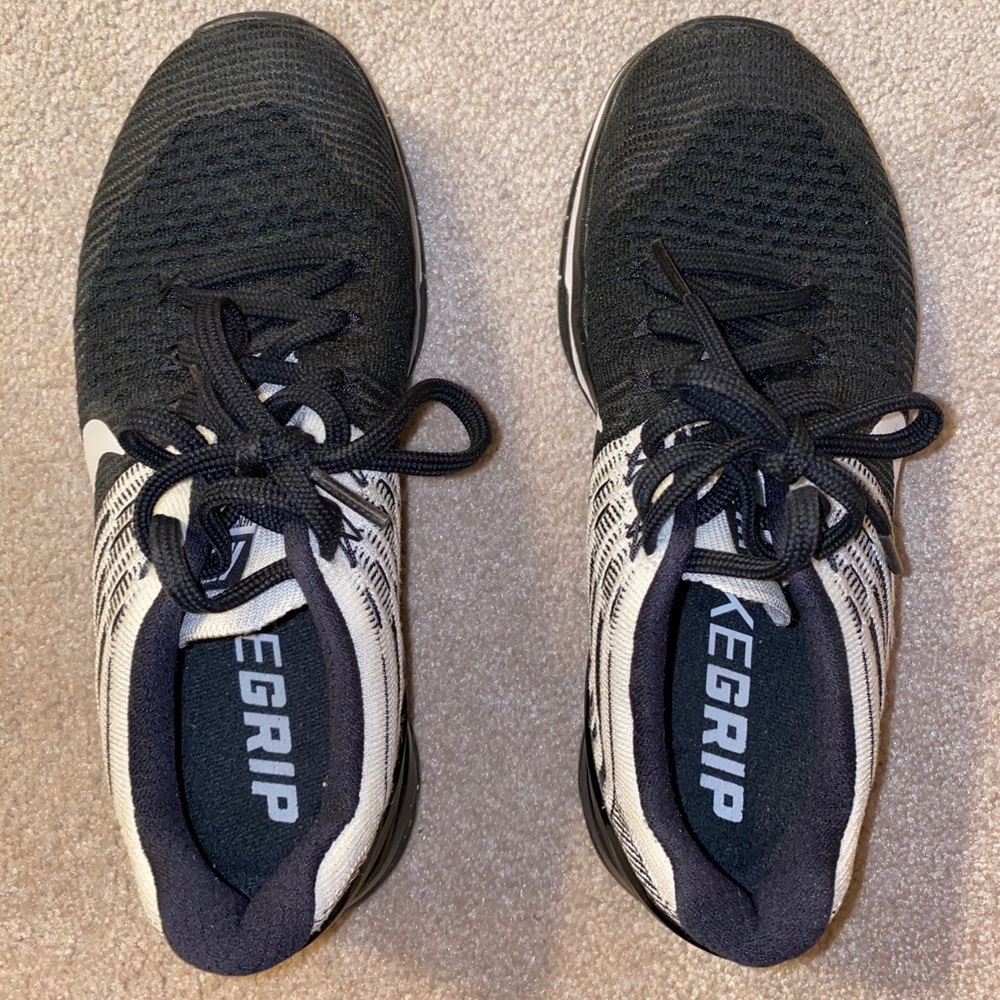 Nike grip weight lifting shoes